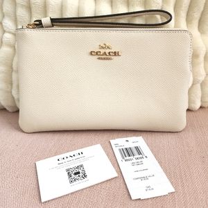 ❌SOLD❌Coach Corner Zip Wristlet